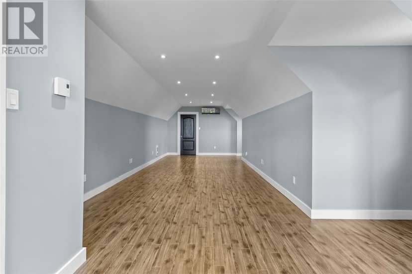 28 Flora Drive — photo 29 of 40