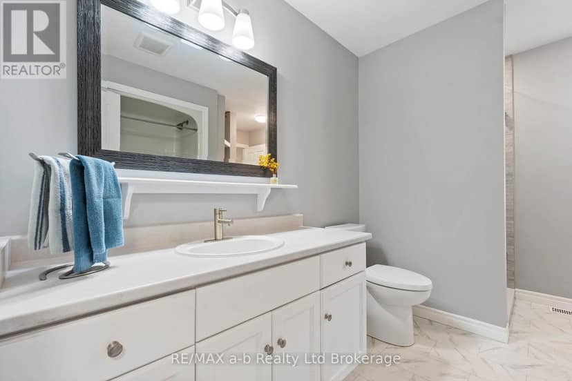 48 Denrich Avenue — photo 16 of 39