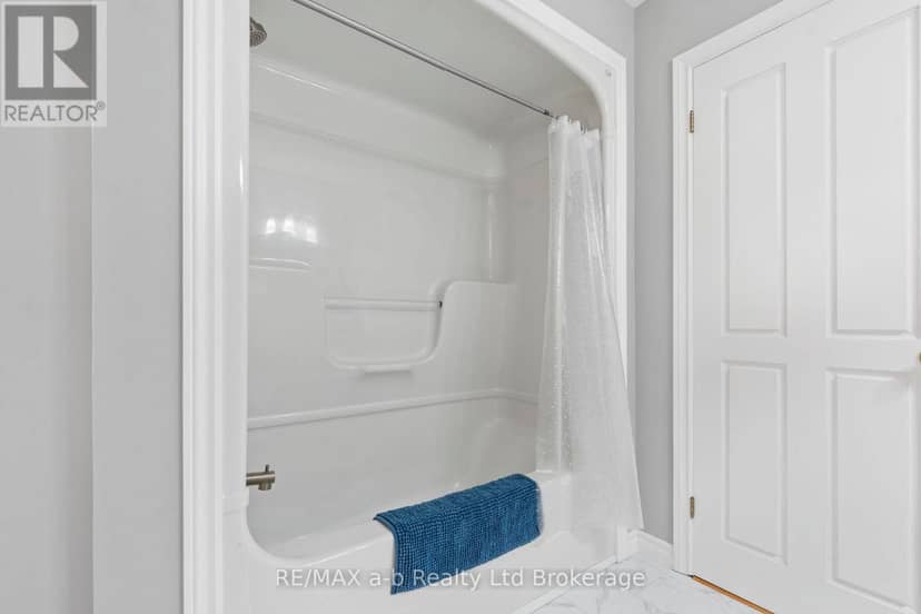 48 Denrich Avenue — photo 17 of 39