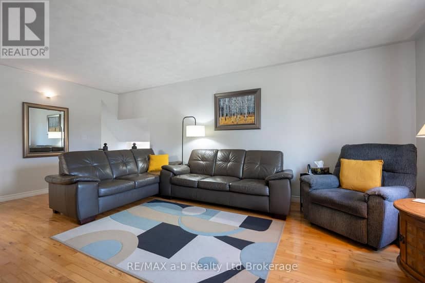 48 Denrich Avenue — photo 6 of 39