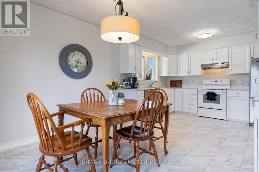 48 Denrich Avenue — photo 9 of 39