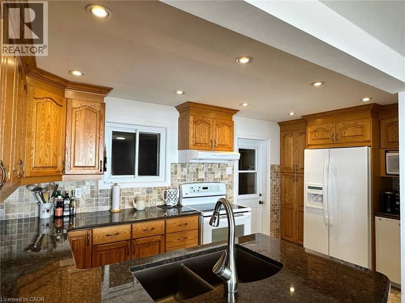 285 BAYGROVE Line — photo 15 of 40