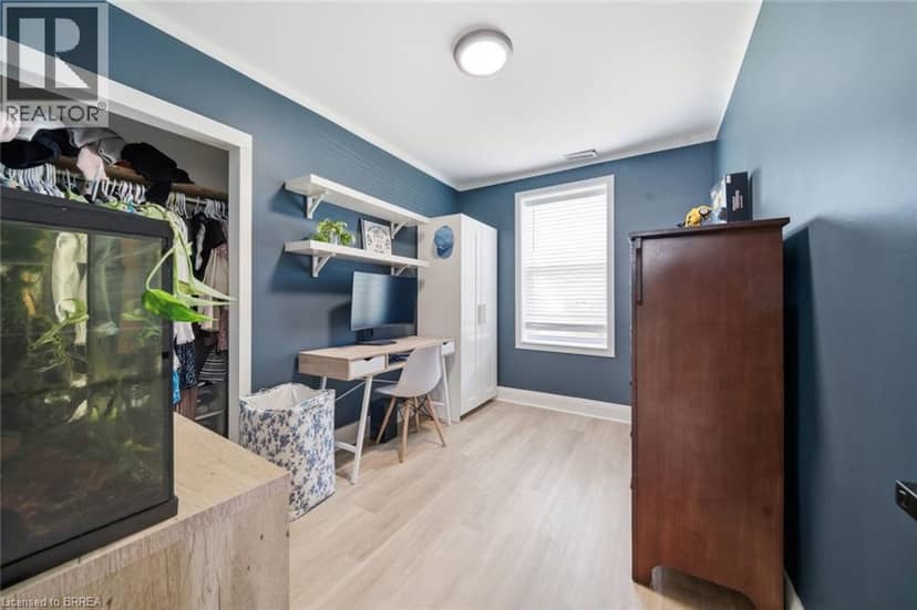 8 RUSSELL Street — photo 10 of 25