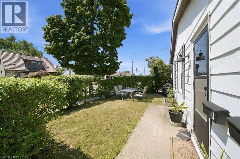 8 RUSSELL Street, Brantford, photo 2