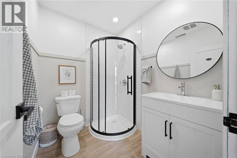 8 RUSSELL Street — photo 9 of 25