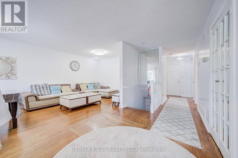 155 Edmonton Drive — photo 3 of 40