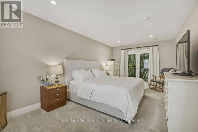 236 Stanley Street — photo 14 of 29