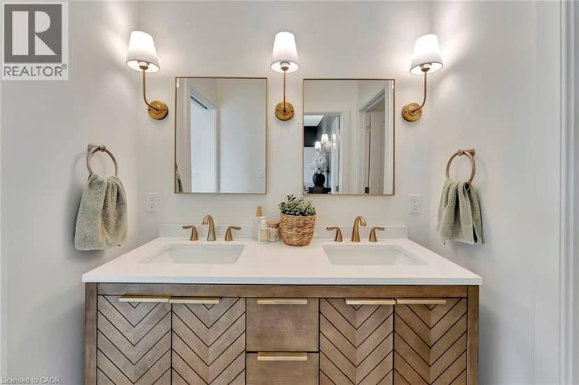 10 MACNEIL Court — photo 20 of 40