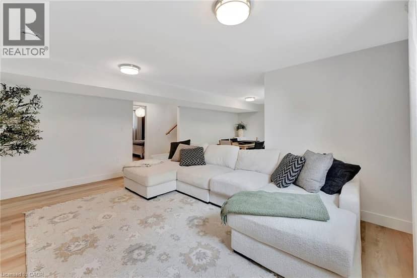 10 MACNEIL Court — photo 30 of 40