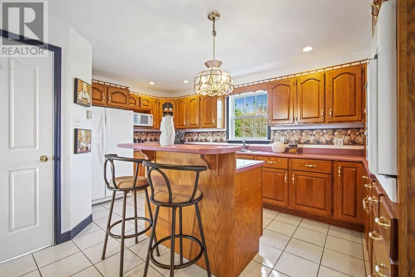 9085 Peggys Cove Road — photo 13 of 39