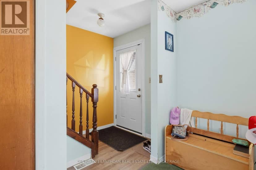 16 Winchester Drive — photo 5 of 28