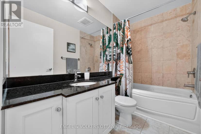 706 - 245 Kent Street — photo 15 of 40