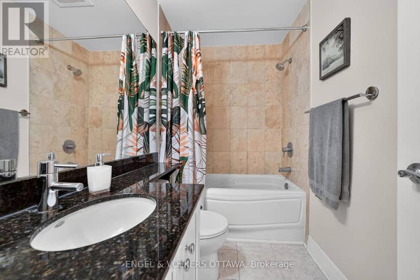 706 - 245 Kent Street — photo 16 of 40