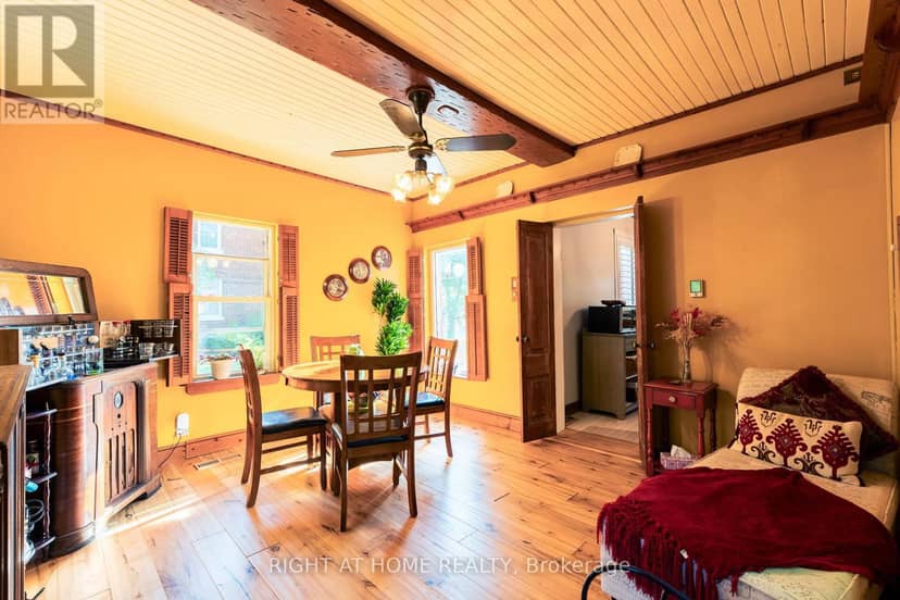 220 Barrie Street — photo 11 of 31