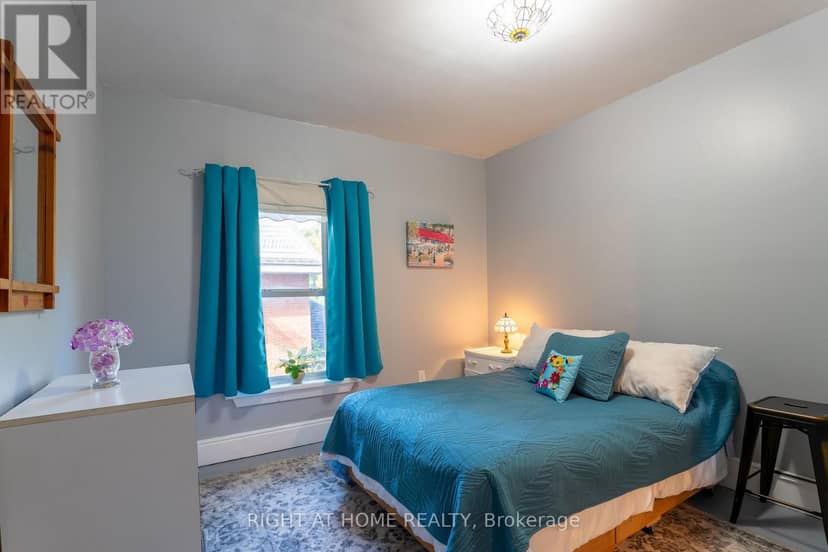 220 Barrie Street — photo 18 of 31