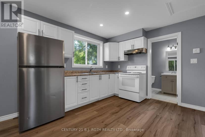 Units 1 + 2 + Coach House - 12 Dufferin Street — photo 17 of 27