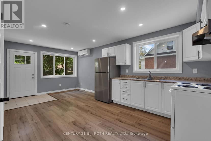 Units 1 + 2 + Coach House - 12 Dufferin Street — photo 18 of 27