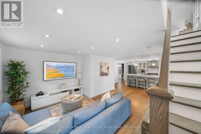 36 Mississauga Road N — photo 6 of 34