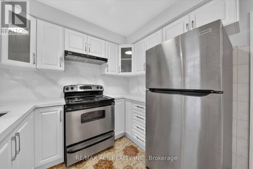 124 Honeywood Road — photo 14 of 40