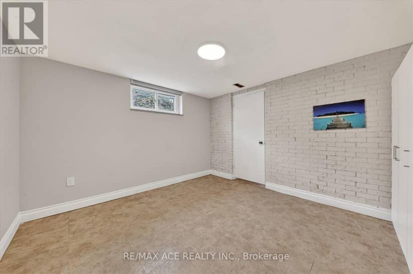 124 Honeywood Road — photo 34 of 40