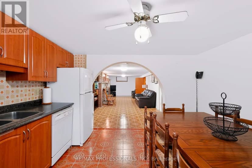 42 Woolgar Avenue — photo 36 of 39