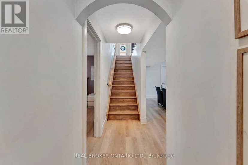 10 Macneil Court — photo 27 of 40