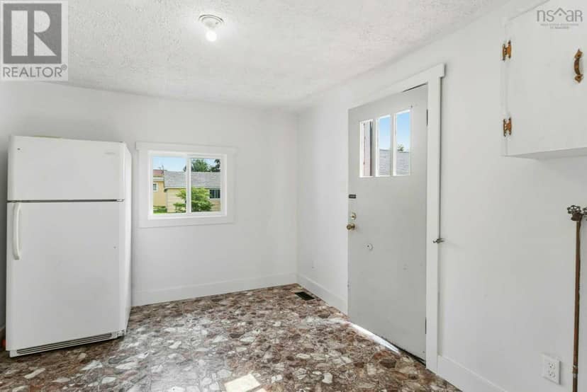 9746 Highway 1 — photo 9 of 21