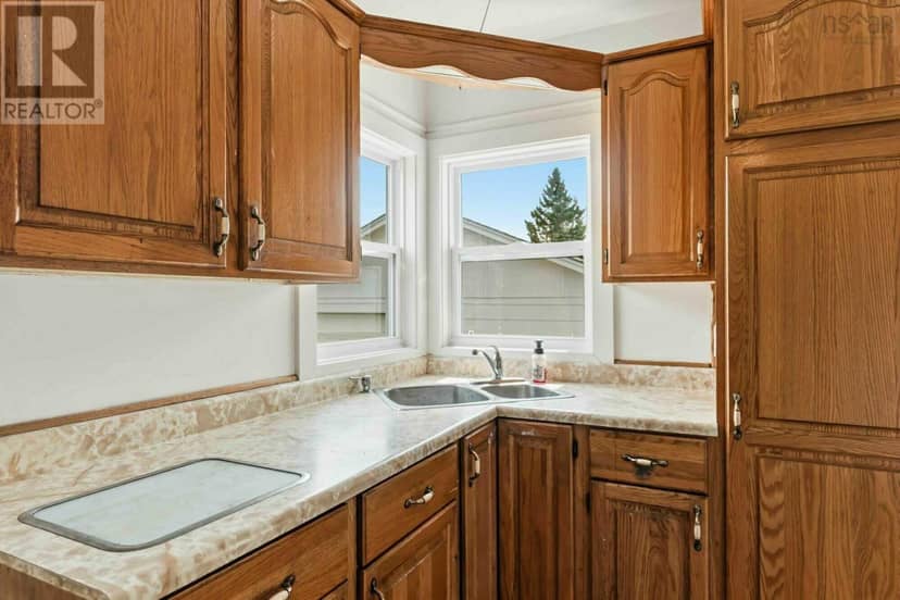 9746 Highway 1 — photo 8 of 21
