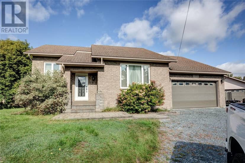 1492 Labelle Street, Val Therese, photo 2