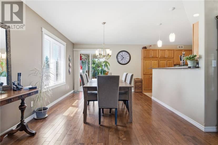 2425 FRONTENAC Street — photo 4 of 23