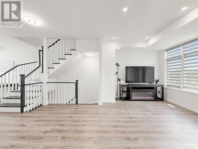 14 Baker Hill Boulevard — photo 10 of 33