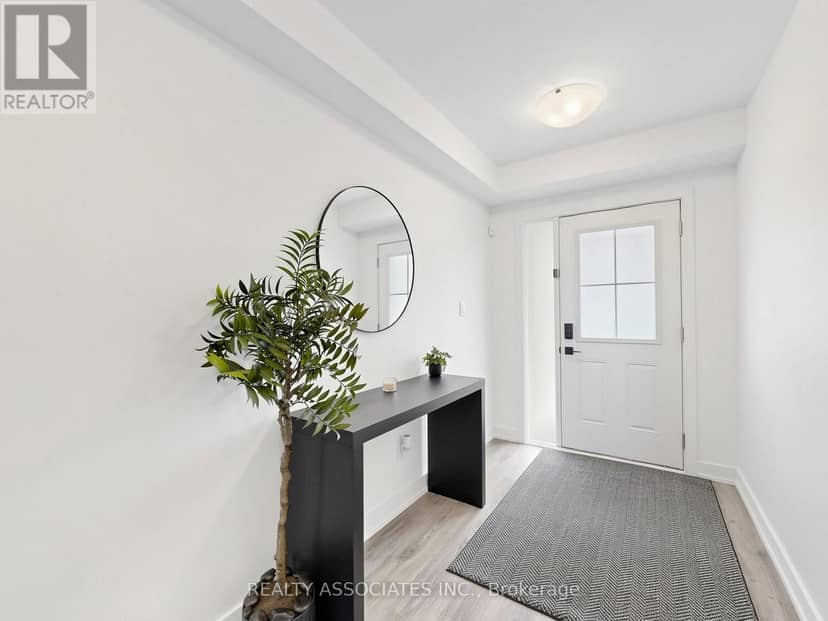 14 Baker Hill Boulevard — photo 3 of 33