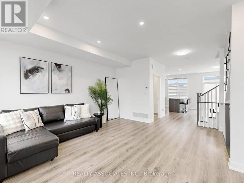 14 Baker Hill Boulevard — photo 7 of 33