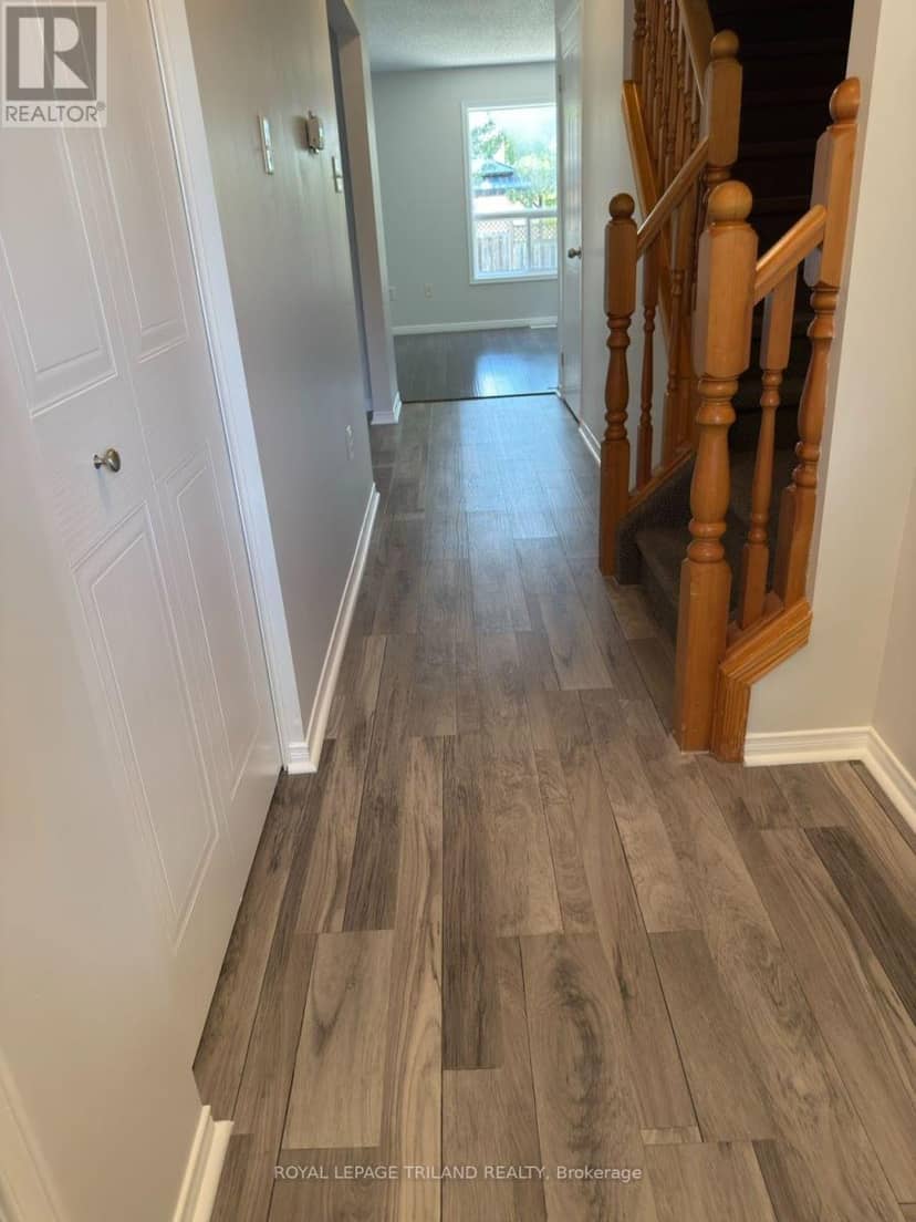 1942 Bloom Crescent, London North, photo 5