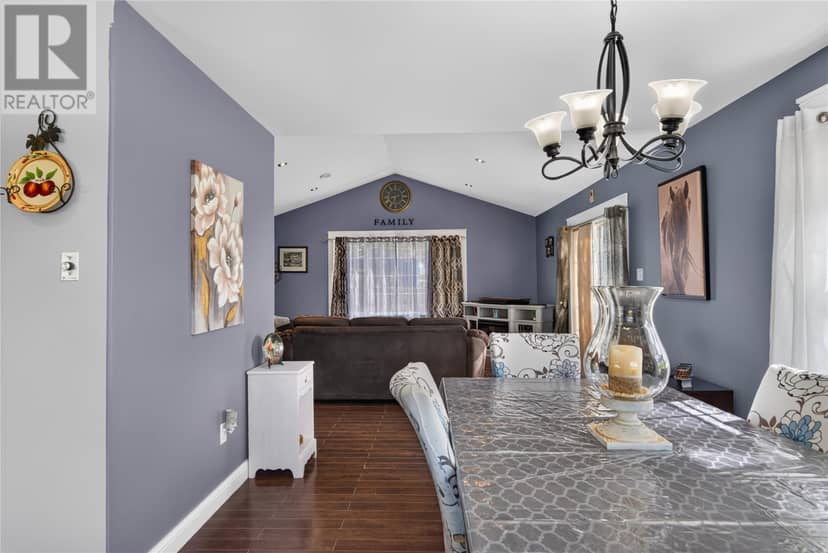 31 Smallwood Drive — photo 10 of 25