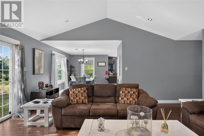 31 Smallwood Drive — photo 11 of 25