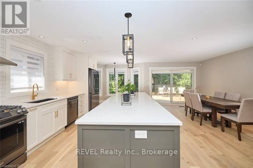 26 Oakridge Boulevard — photo 10 of 40