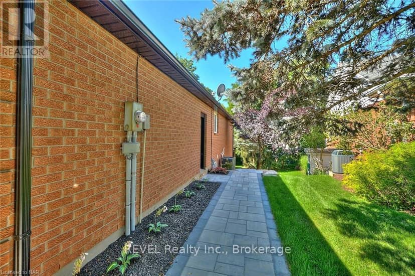 26 Oakridge Boulevard — photo 34 of 40