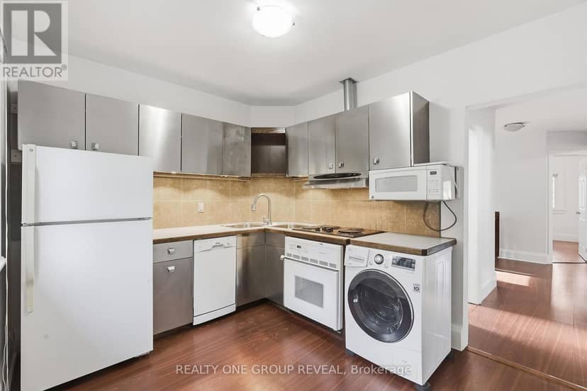 83 Lawrence Avenue E — photo 16 of 38