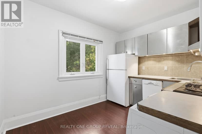 83 Lawrence Avenue E — photo 17 of 38