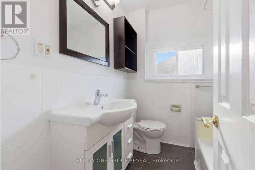 83 Lawrence Avenue E — photo 22 of 38