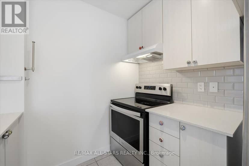 824 - 8 Trent Avenue — photo 13 of 37