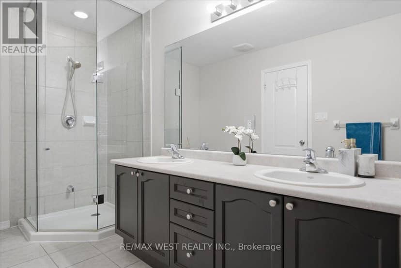 29 Stockell Crescent — photo 27 of 40