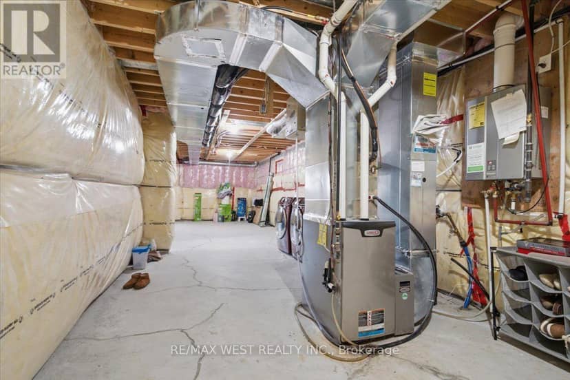 29 Stockell Crescent — photo 38 of 40