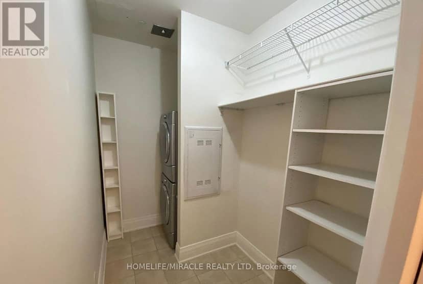 425 - 80 Burns Boulevard — photo 11 of 14