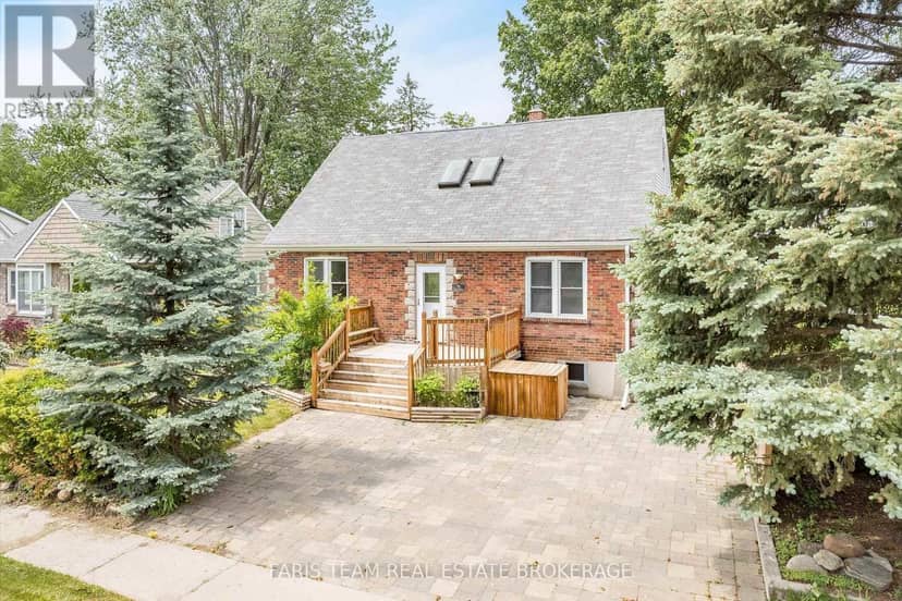 18 Holgate Street, Barrie, photo 2