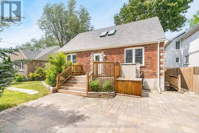18 Holgate Street, Barrie, photo 3