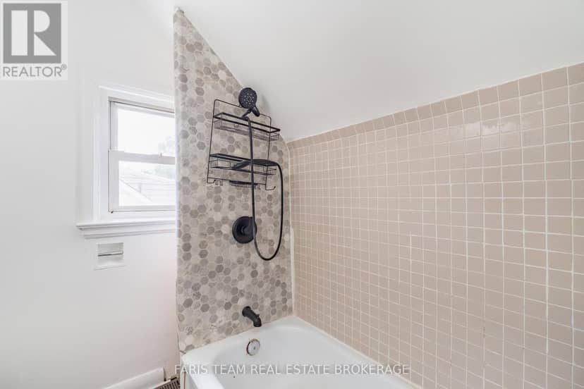 18 Holgate Street — photo 31 of 40