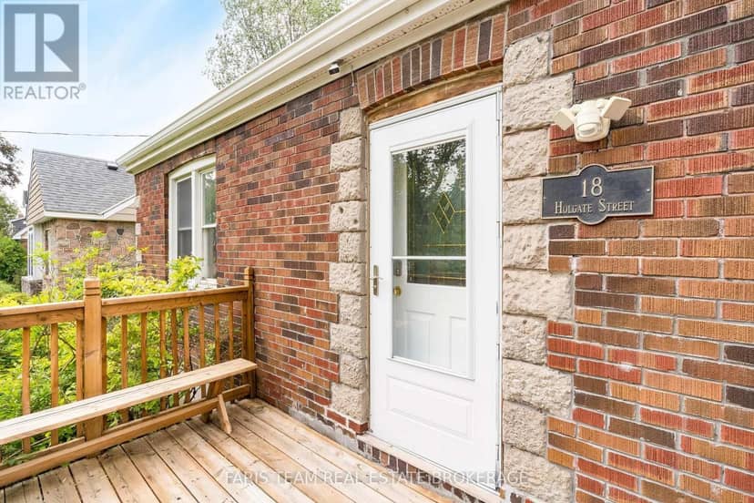 18 Holgate Street, Barrie, photo 4