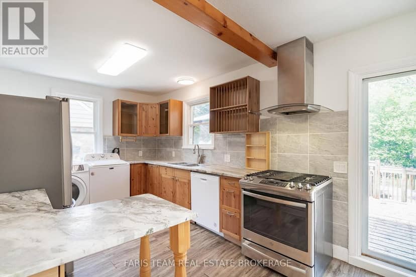 18 Holgate Street, Barrie, photo 5